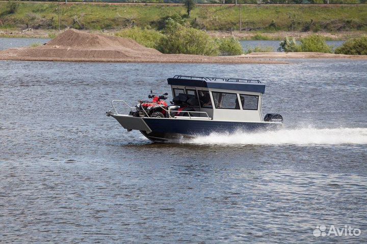 Кабинный катер с мотором Mercury F 200