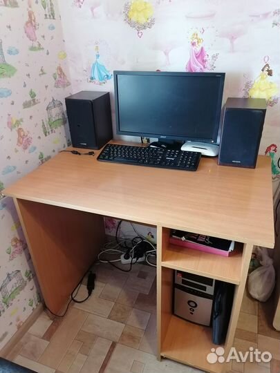 Компьютерный стол