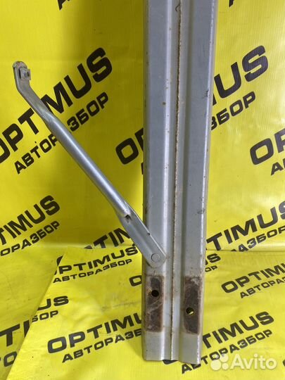 Передний усилитель бампера Chrysler Sebring