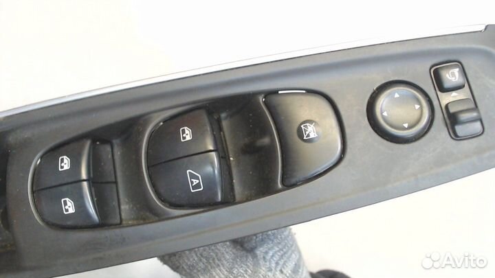 Кнопка стеклоподъемника Renault Koleos 2016, 2017