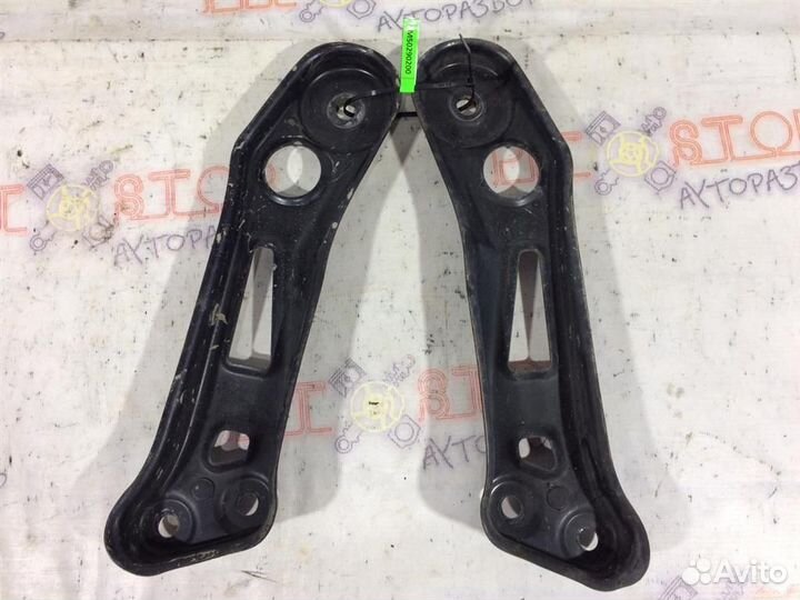 Кронштейн переднего подрамника Nissan Murano (Z50