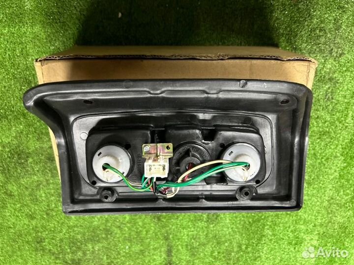 Стоп-сигнал задний правый Nissan Patrol Y60