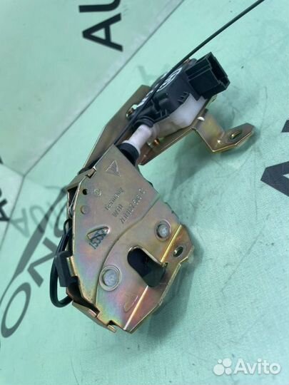 Замок стекла багажника Volkswagen Touareg 7L