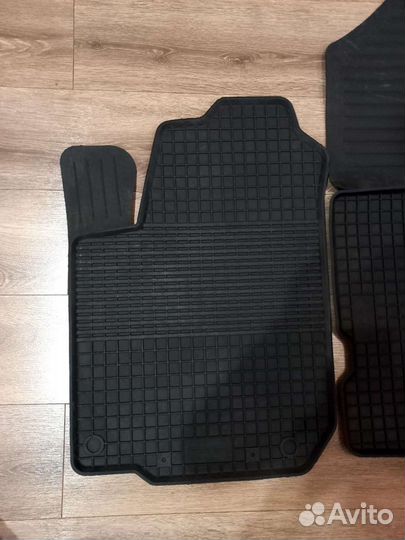 Автомобильные резиновые коврики