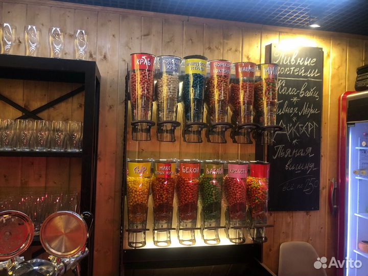 Стойка с гравитационными диспенсерами