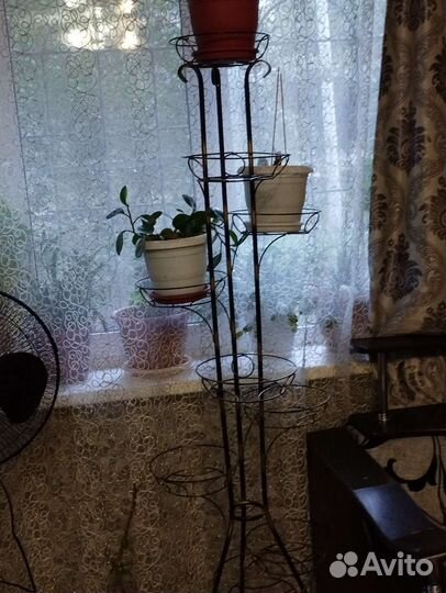 Стойка для цветов напольная