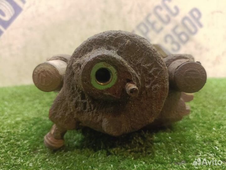 Суппорт передний правый Skoda Octavia седан 1.4