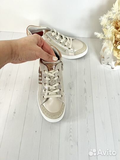 Новые кроссовки Капика нат.кожа