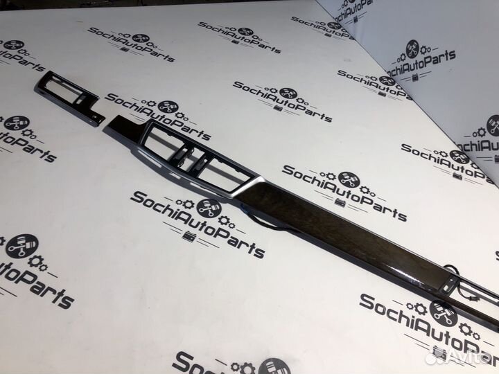 Декоративная накладка торпеды Mercedes W212