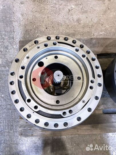 Бортовой редуктор Hyundai R370LC-7