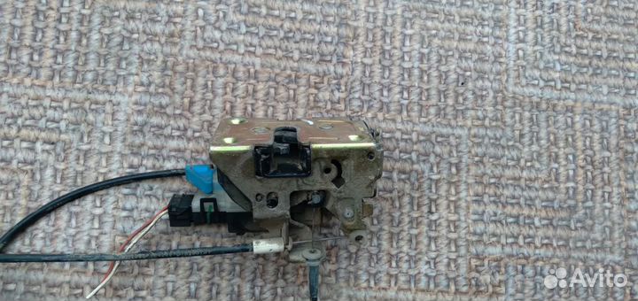 Замок левой сдвижной двери Kangoo 2006г