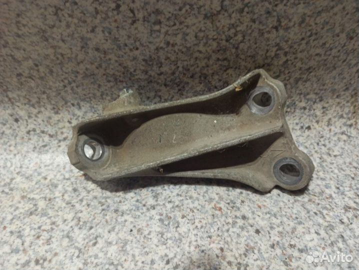 Кронштейн двс Honda Civic 4D