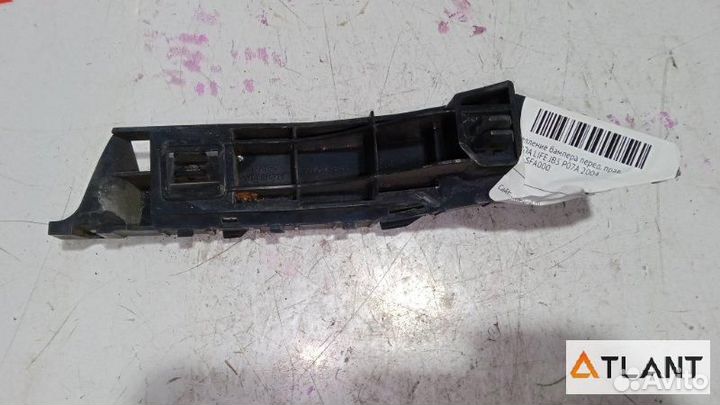 Крепление бампера передняя правая honda life