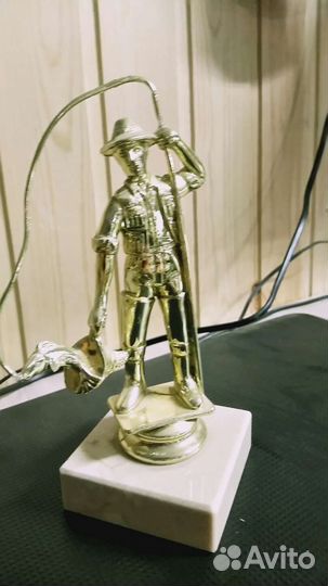 Статуэтка наградная 