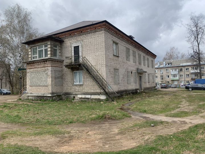 Второй этаж здания