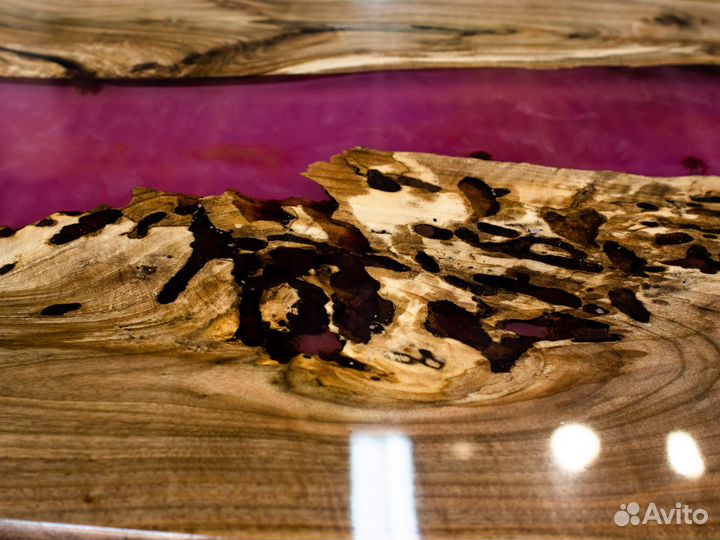 Кухонный стол из Грецкого ореха и эпоксидной смолы