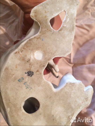 Фарфоровую собачку