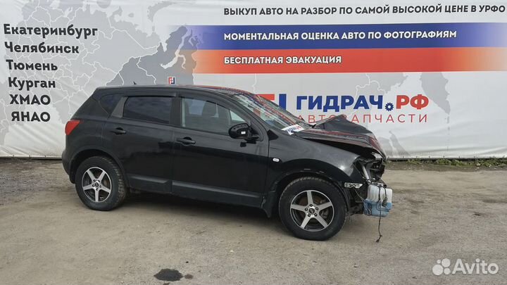 Крышка двигателя передняя Nissan Qashqai (J10) 135