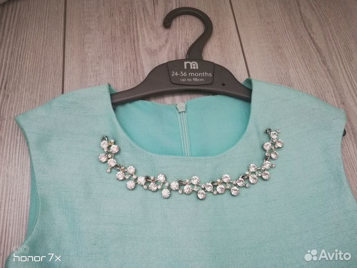 Нарядное платье 122р