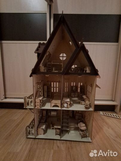 Домик кукольный с мебелью деревянный