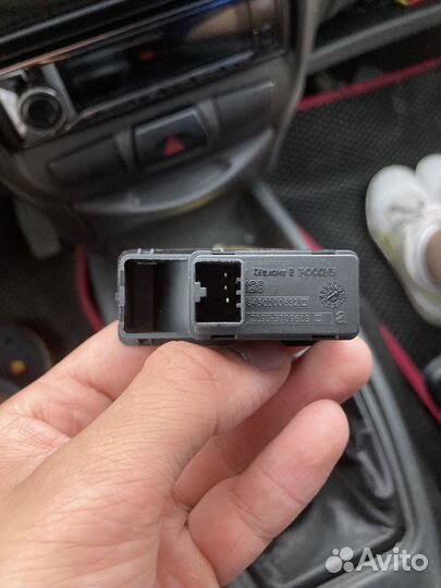 Кнопка стеклоподъемника лада