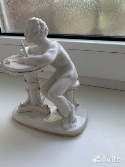 Статуэтка Юный А.С.Пушкин,перо есть,лфз,1960