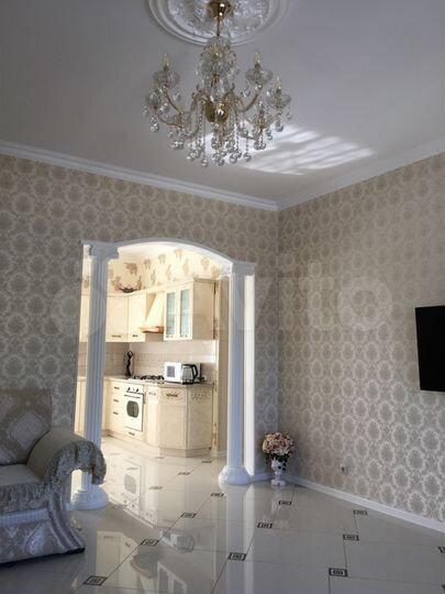 2-к. квартира, 70 м², 1/3 эт.