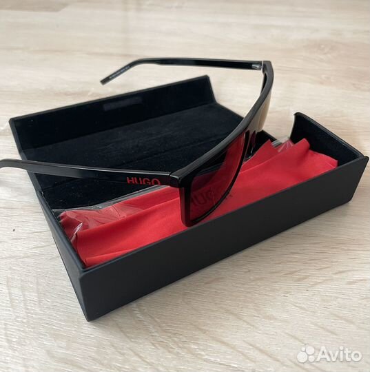 Солнцезащитные очки мужские hugo boss