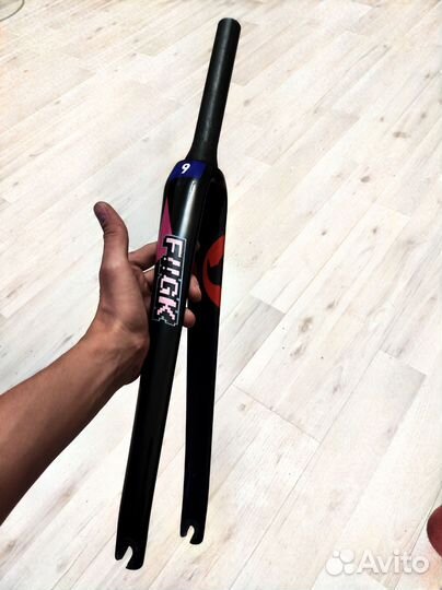 Шоссейная карбоновая вилка 28 700с