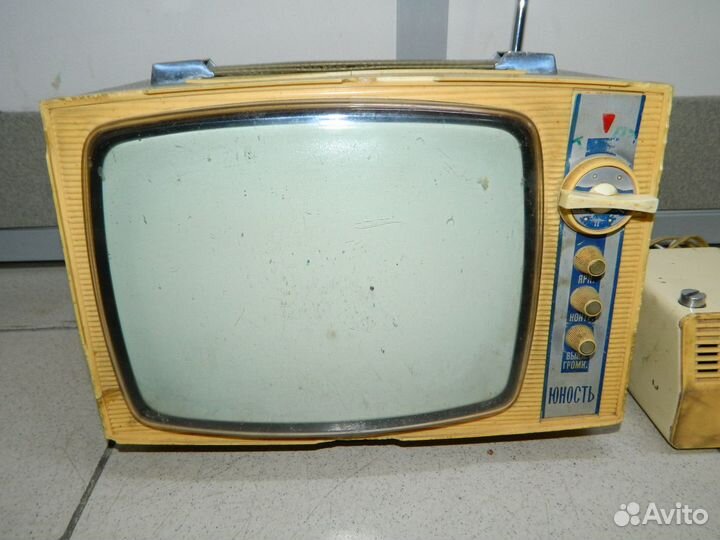 Телевизор - ретро - винтаж - телевизор СССР - юнос