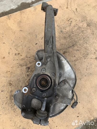 Кулак передний левый Audi A4 B8 2.0 CDN 2007-2011