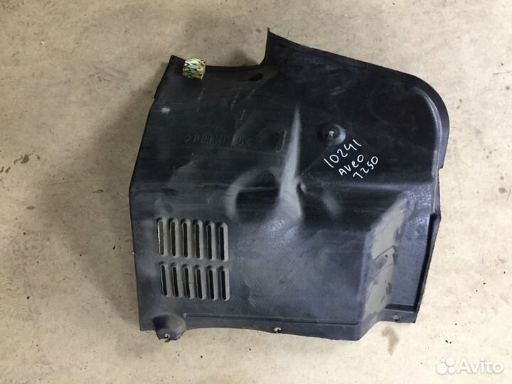 Обшивка багажника правая Chevrolet Aveo I рестайли