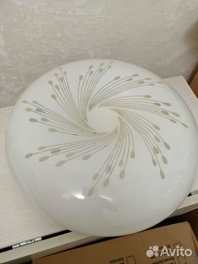 Продаю люстры