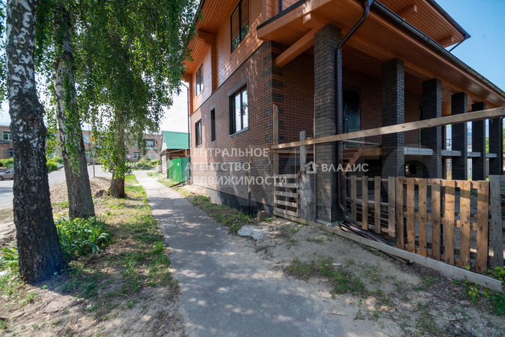 Дом 257,1 м² на участке 4,7 сот.