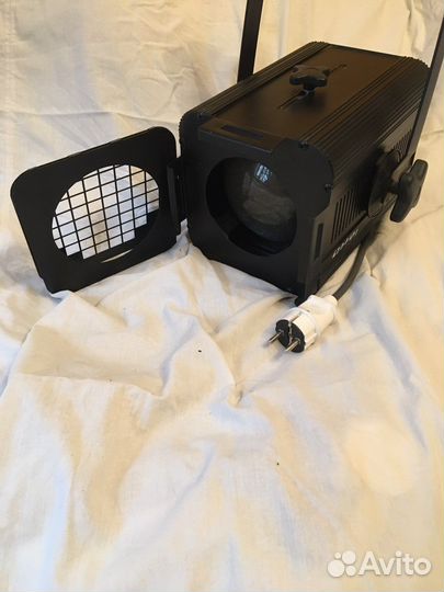 Прожектор театральный spot 300/500