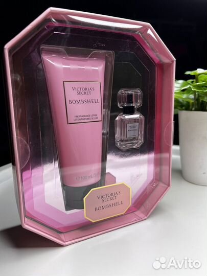 Парфюмированный набор Victoria Secret Bombshell