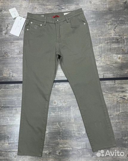 Мужские джинсы для ярких образов