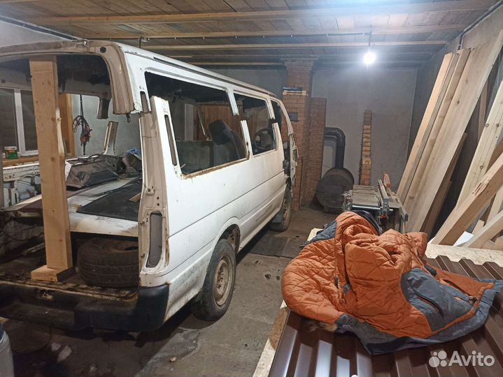 Запчасти на toyota hiace