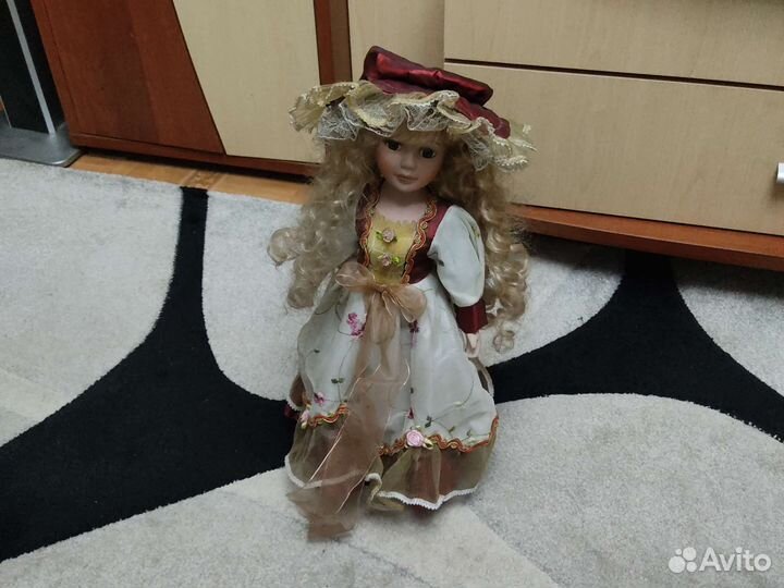 Кукла фарфоровая большая