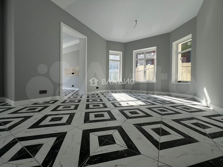 Дом 240 м² на участке 5 сот.