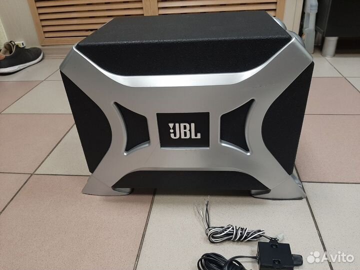 Сабвуфер JBL basspro II