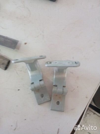 Петля крышки багажника Skoda Rapid 2015