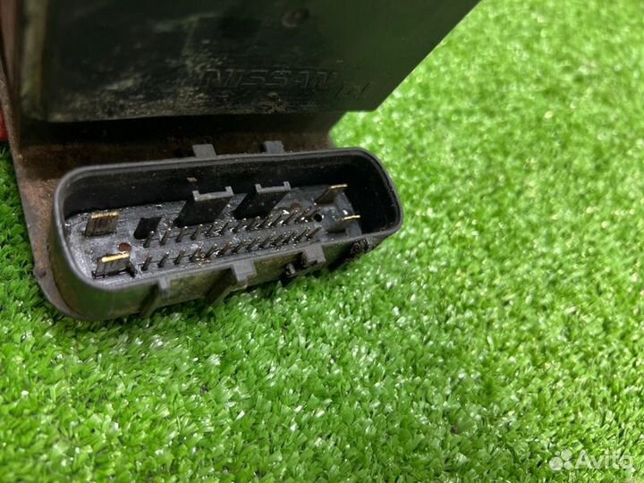 Блок ABS Nissan Pathfinder R50 VQ35DE 2000