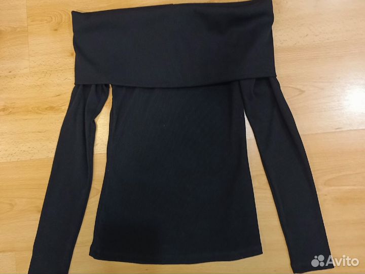 Кофта с открытыми плечами 42