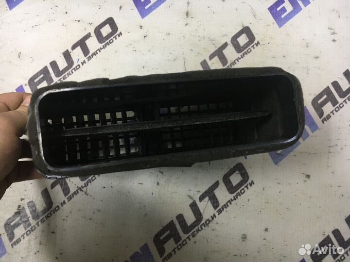 Дефлектор воздушный центральный Дэу Нексия Н150