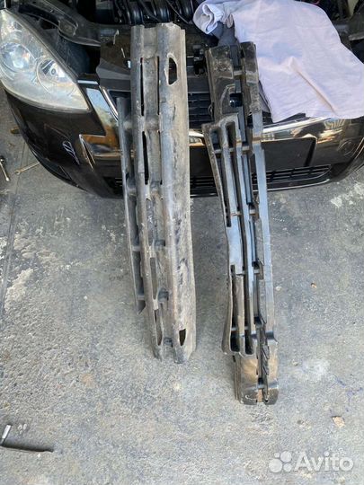 Продам усилитель переднего бампера на priora