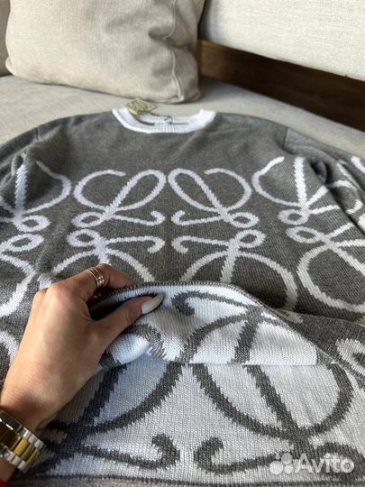 Свитер loewe женский