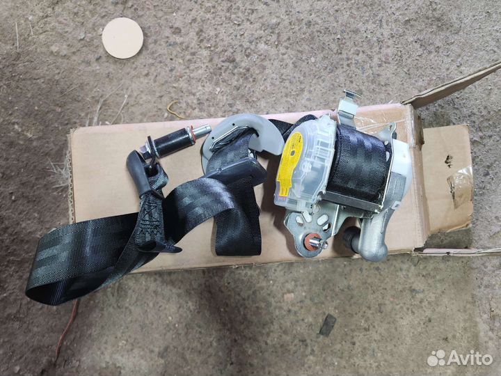 Ремень передний правый Santa Fe 88880-2b210