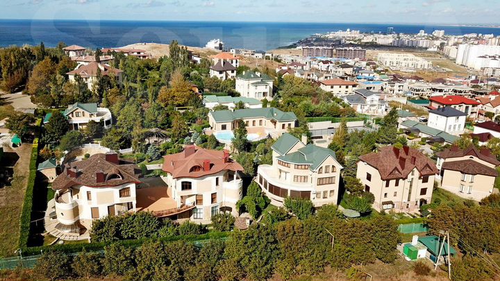 Дом 570 м² на участке 9 сот.