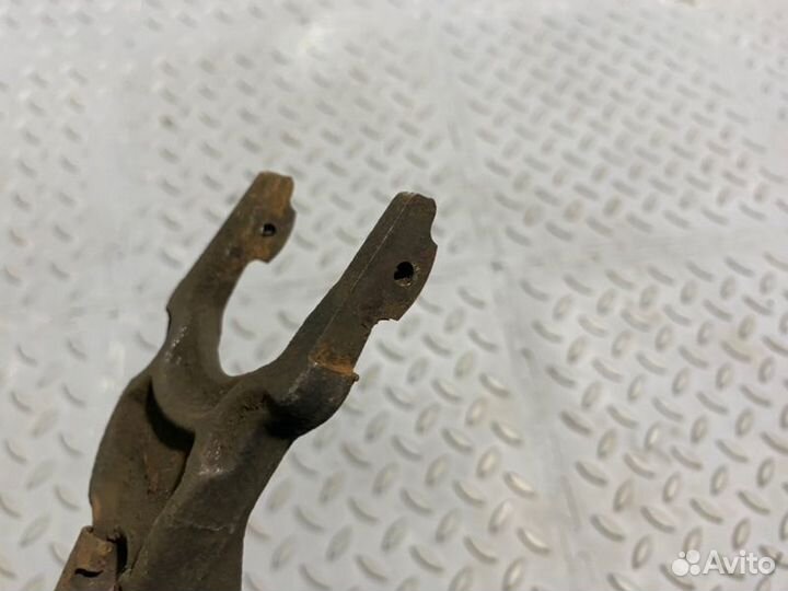 Вилка сцепления Mitsubishi Lancer 9